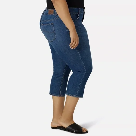 Lee Women's Plus Size Midrise Regular Fit Capri Jeans Pant 20W - Picture 7 of 14